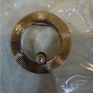 Vintage Gold Tone Open Circle With Faux Pearl Brooch Pin